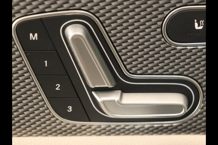 Mercedes-Benz A-Klasse 250e Business Solution Luxury | Panoramadak | Leder | Stoelverwarming | Memory | Keyless | Carplay | Sfeerverlichting | PHEV | Plug In