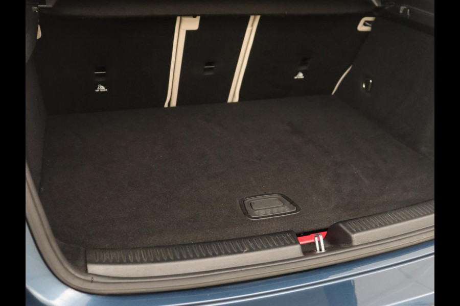 Mercedes-Benz A-Klasse 250e Business Solution Luxury | Panoramadak | Leder | Stoelverwarming | Memory | Keyless | Carplay | Sfeerverlichting | PHEV | Plug In