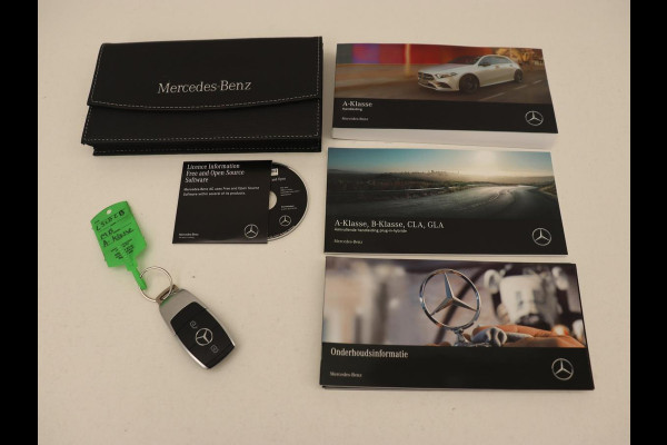 Mercedes-Benz A-Klasse 250e Business Solution Luxury | Panoramadak | Leder | Stoelverwarming | Memory | Keyless | Carplay | Sfeerverlichting | PHEV | Plug In