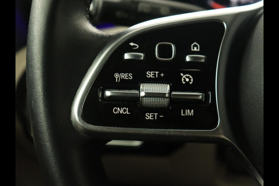 Mercedes-Benz A-Klasse 250e Business Solution Luxury | Panoramadak | Leder | Stoelverwarming | Memory | Keyless | Carplay | Sfeerverlichting | PHEV | Plug In