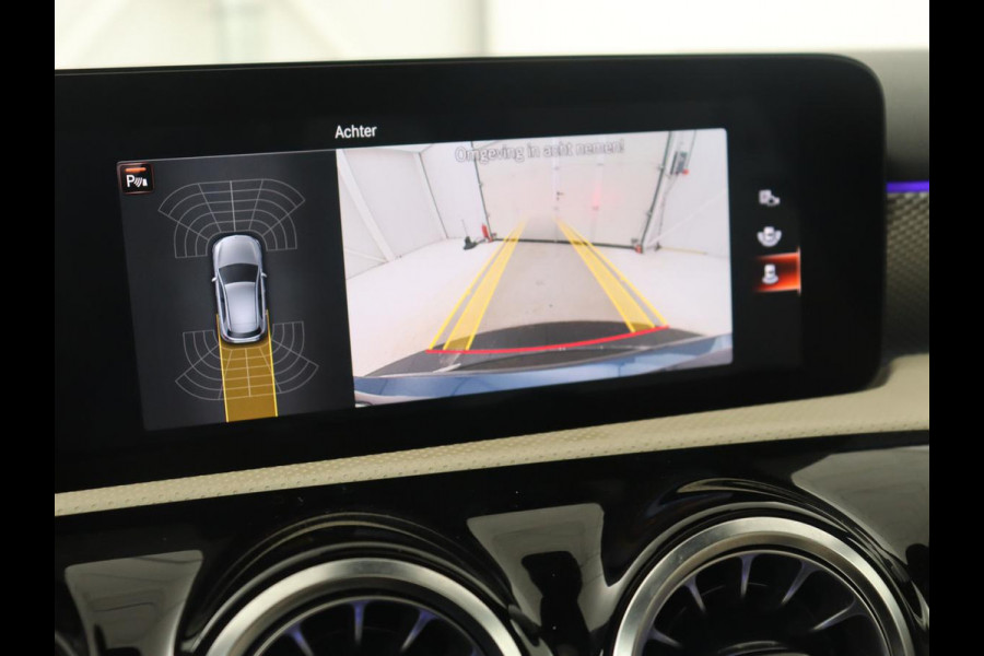 Mercedes-Benz A-Klasse 250e Business Solution Luxury | Panoramadak | Leder | Stoelverwarming | Memory | Keyless | Carplay | Sfeerverlichting | PHEV | Plug In