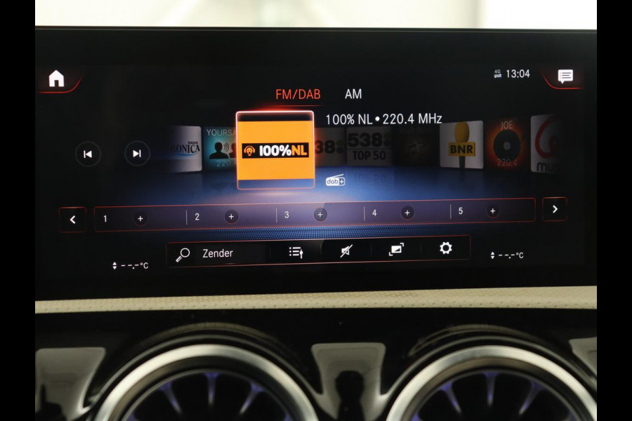 Mercedes-Benz A-Klasse 250e Business Solution Luxury | Panoramadak | Leder | Stoelverwarming | Memory | Keyless | Carplay | Sfeerverlichting | PHEV | Plug In