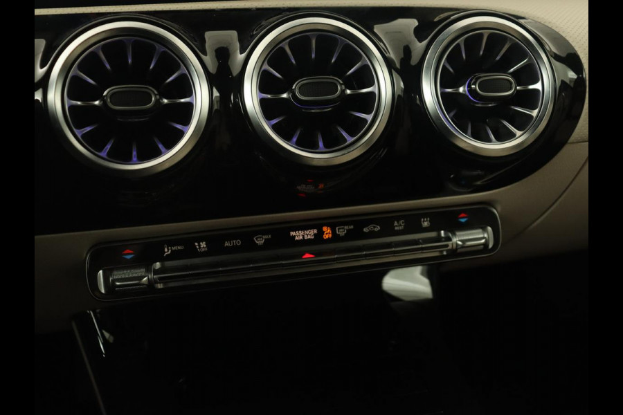 Mercedes-Benz A-Klasse 250e Business Solution Luxury | Panoramadak | Leder | Stoelverwarming | Memory | Keyless | Carplay | Sfeerverlichting | PHEV | Plug In
