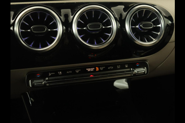 Mercedes-Benz A-Klasse 250e Business Solution Luxury | Panoramadak | Leder | Stoelverwarming | Memory | Keyless | Carplay | Sfeerverlichting | PHEV | Plug In