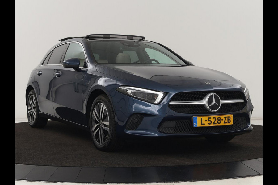 Mercedes-Benz A-Klasse 250e Business Solution Luxury | Panoramadak | Leder | Stoelverwarming | Memory | Keyless | Carplay | Sfeerverlichting | PHEV | Plug In
