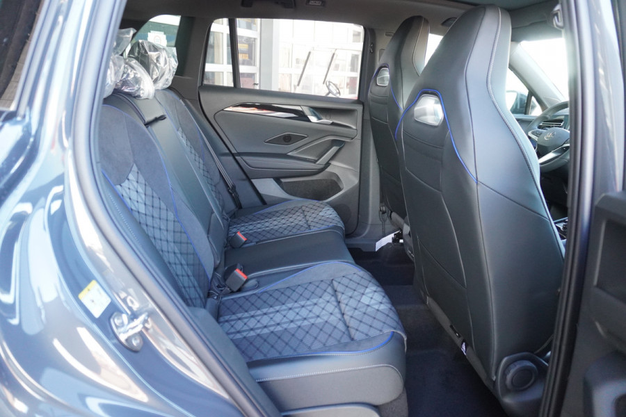 Volkswagen Tiguan 1.5 eHybrid R-Line Edition 272 PK Hybride nr.V012 | Climate | panorama dak | Trekhaak