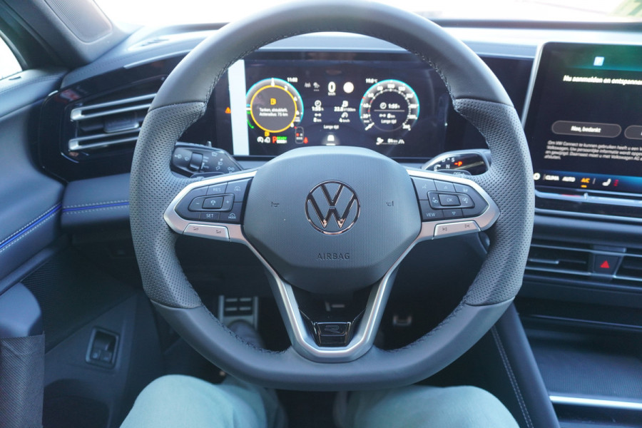 Volkswagen Tiguan 1.5 eHybrid R-Line Edition 272 PK Hybride nr.V012 | Climate | panorama dak | Trekhaak