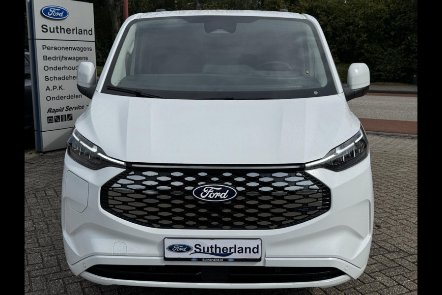 Ford E-Transit Custom 320 L1 Limited/Titanium Elektrisch | SCI | Ford Voorraad |  65kWh 218pk | Frozen White | Dubbele zijschuifdeur | Ruit in laadschot | Ruit in rechter zijschuifdeur| Verwarmbare passagiersstoel (8-weg verstelbaar) | Inklapbare trekhaak | Centrale dubbele vergrendeling | Driver Assistance Pack Premium | AGM accu | BEV 3-fase oplaadkabel 10 meter