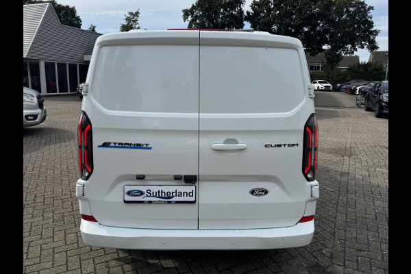 Ford E-Transit Custom 320 L1 Limited/Titanium Elektrisch | SCI | Ford Voorraad |  65kWh 218pk | Frozen White | Dubbele zijschuifdeur | Ruit in laadschot | Ruit in rechter zijschuifdeur| Verwarmbare passagiersstoel (8-weg verstelbaar) | Inklapbare trekhaak | Centrale dubbele vergrendeling | Driver Assistance Pack Premium | AGM accu | BEV 3-fase oplaadkabel 10 meter