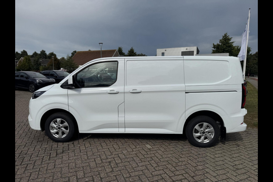 Ford E-Transit Custom 320 L1 Limited/Titanium Elektrisch | SCI | Ford Voorraad |  65kWh 218pk | Frozen White | Dubbele zijschuifdeur | Ruit in laadschot | Ruit in rechter zijschuifdeur| Verwarmbare passagiersstoel (8-weg verstelbaar) | Inklapbare trekhaak | Centrale dubbele vergrendeling | Driver Assistance Pack Premium | AGM accu | BEV 3-fase oplaadkabel 10 meter