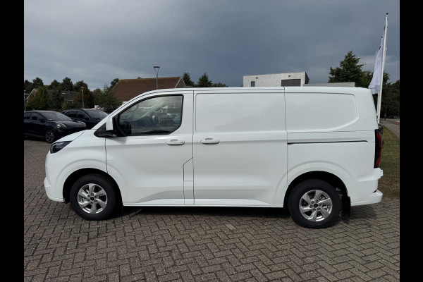 Ford E-Transit Custom 320 L1 Limited/Titanium Elektrisch | SCI | Ford Voorraad |  65kWh 218pk | Frozen White | Dubbele zijschuifdeur | Ruit in laadschot | Ruit in rechter zijschuifdeur| Verwarmbare passagiersstoel (8-weg verstelbaar) | Inklapbare trekhaak | Centrale dubbele vergrendeling | Driver Assistance Pack Premium | AGM accu | BEV 3-fase oplaadkabel 10 meter
