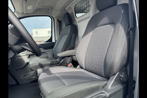 Ford E-Transit Custom 320 L1 Limited/Titanium Elektrisch | SCI | Ford Voorraad |  65kWh 218pk | Frozen White | Dubbele zijschuifdeur | Ruit in laadschot | Ruit in rechter zijschuifdeur| Verwarmbare passagiersstoel (8-weg verstelbaar) | Inklapbare trekhaak | Centrale dubbele vergrendeling | Driver Assistance Pack Premium | AGM accu | BEV 3-fase oplaadkabel 10 meter