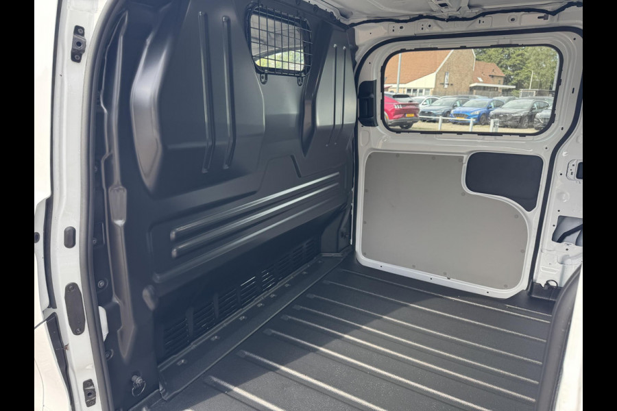Ford E-Transit Custom 320 L1 Limited/Titanium Elektrisch | SCI | Ford Voorraad |  65kWh 218pk | Frozen White | Dubbele zijschuifdeur | Ruit in laadschot | Ruit in rechter zijschuifdeur| Verwarmbare passagiersstoel (8-weg verstelbaar) | Inklapbare trekhaak | Centrale dubbele vergrendeling | Driver Assistance Pack Premium | AGM accu | BEV 3-fase oplaadkabel 10 meter