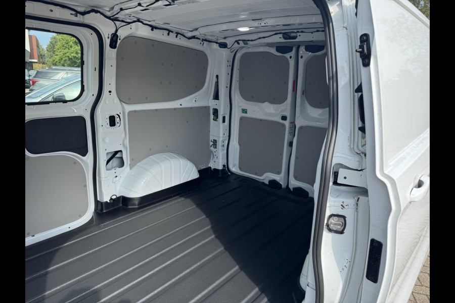 Ford E-Transit Custom 320 L1 Limited/Titanium Elektrisch | SCI | Ford Voorraad |  65kWh 218pk | Frozen White | Dubbele zijschuifdeur | Ruit in laadschot | Ruit in rechter zijschuifdeur| Verwarmbare passagiersstoel (8-weg verstelbaar) | Inklapbare trekhaak | Centrale dubbele vergrendeling | Driver Assistance Pack Premium | AGM accu | BEV 3-fase oplaadkabel 10 meter