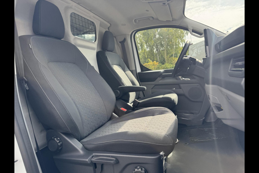 Ford E-Transit Custom 320 L1 Limited/Titanium Elektrisch | SCI | Ford Voorraad |  65kWh 218pk | Frozen White | Dubbele zijschuifdeur | Ruit in laadschot | Ruit in rechter zijschuifdeur| Verwarmbare passagiersstoel (8-weg verstelbaar) | Inklapbare trekhaak | Centrale dubbele vergrendeling | Driver Assistance Pack Premium | AGM accu | BEV 3-fase oplaadkabel 10 meter