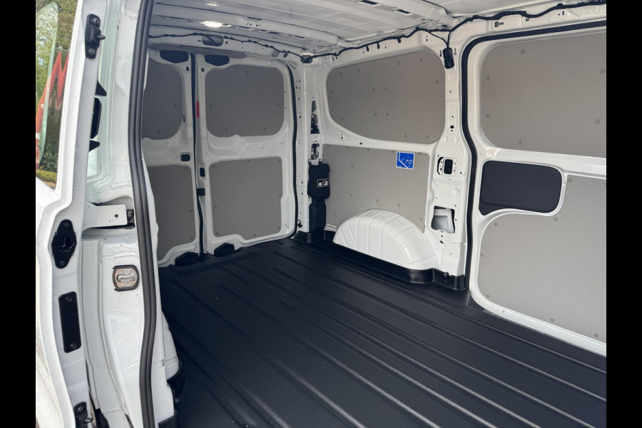 Ford E-Transit Custom 320 L1 Limited/Titanium Elektrisch | SCI | Ford Voorraad |  65kWh 218pk | Frozen White | Dubbele zijschuifdeur | Ruit in laadschot | Ruit in rechter zijschuifdeur| Verwarmbare passagiersstoel (8-weg verstelbaar) | Inklapbare trekhaak | Centrale dubbele vergrendeling | Driver Assistance Pack Premium | AGM accu | BEV 3-fase oplaadkabel 10 meter