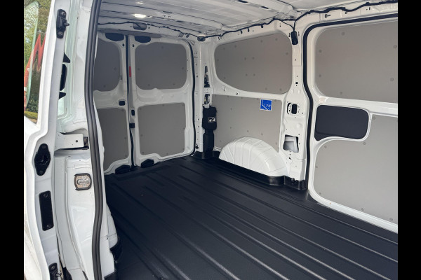Ford E-Transit Custom 320 L1 Limited/Titanium Elektrisch | SCI | Ford Voorraad |  65kWh 218pk | Frozen White | Dubbele zijschuifdeur | Ruit in laadschot | Ruit in rechter zijschuifdeur| Verwarmbare passagiersstoel (8-weg verstelbaar) | Inklapbare trekhaak | Centrale dubbele vergrendeling | Driver Assistance Pack Premium | AGM accu | BEV 3-fase oplaadkabel 10 meter