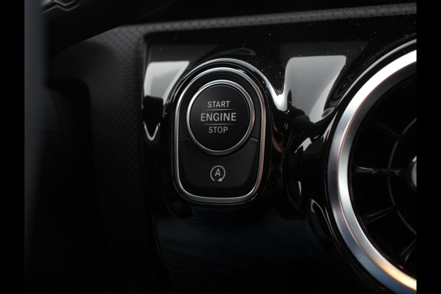 Mercedes-Benz A-Klasse 200 Progressive | Navigatie | Climate Control | Lane Assist | Camera | Trekhaak | DAB | LED | Verkeersbord Herkenning |