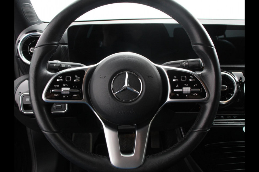 Mercedes-Benz A-Klasse 200 Progressive | Navigatie | Climate Control | Lane Assist | Camera | Trekhaak | DAB | LED | Verkeersbord Herkenning |