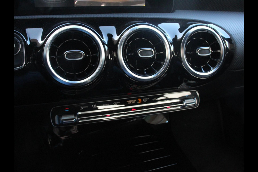 Mercedes-Benz A-Klasse 200 Progressive | Navigatie | Climate Control | Lane Assist | Camera | Trekhaak | DAB | LED | Verkeersbord Herkenning |