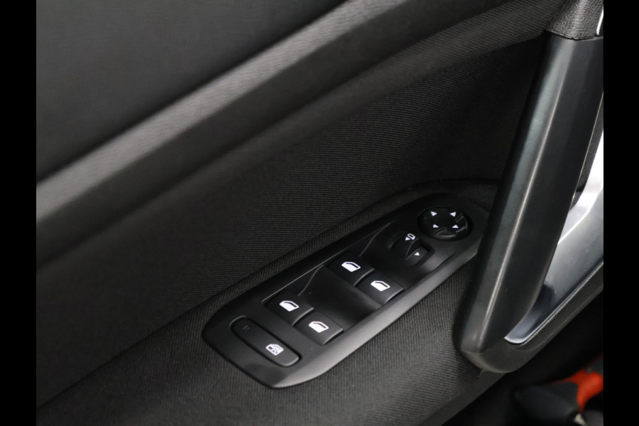 Peugeot 308 SW 1.2 PureTech Blue Lease Executive [PDC V+A, CRUISE CONTROL, APPLE CARPLAY, ANDROID AUTO, AIRCONDITIONING, NAVIGATIE, NIEUWSTAAT]
