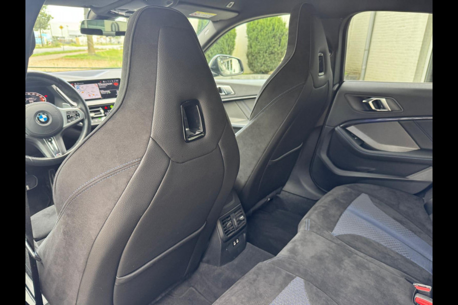 BMW 2 Serie Gran Coupé M235i xDrive High Exe, M Performance, Schaalstoel, Head-up, Harman/Kardon, Adaptive Cruise . Een proefrit levert het bewijs. Neem contact op en we maken een afspraak!