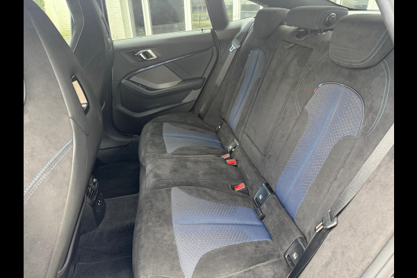 BMW 2 Serie Gran Coupé M235i xDrive High Exe, M Performance, Schaalstoel, Head-up, Harman/Kardon, Adaptive Cruise . Een proefrit levert het bewijs. Neem contact op en we maken een afspraak!