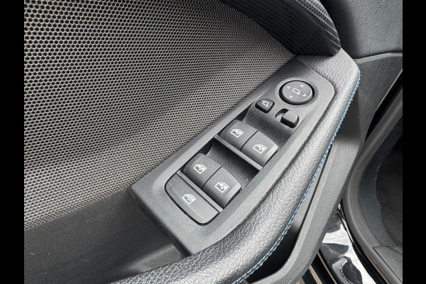 BMW 2 Serie Gran Coupé M235i xDrive High Exe, M Performance, Schaalstoel, Head-up, Harman/Kardon, Adaptive Cruise . Een proefrit levert het bewijs. Neem contact op en we maken een afspraak!