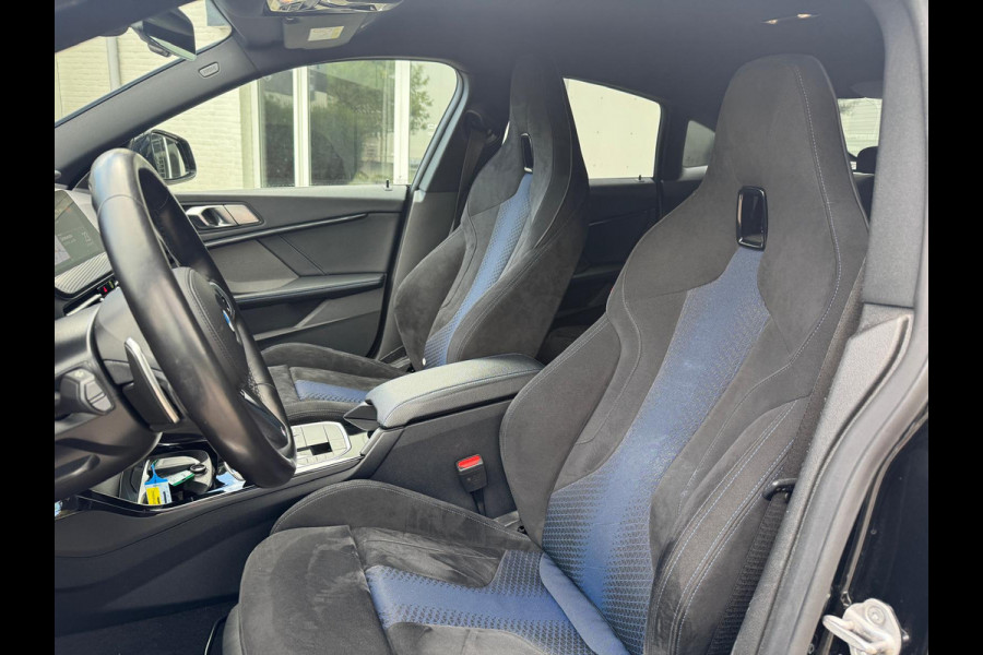 BMW 2 Serie Gran Coupé M235i xDrive High Exe, M Performance, Schaalstoel, Head-up, Harman/Kardon, Adaptive Cruise . Een proefrit levert het bewijs. Neem contact op en we maken een afspraak!