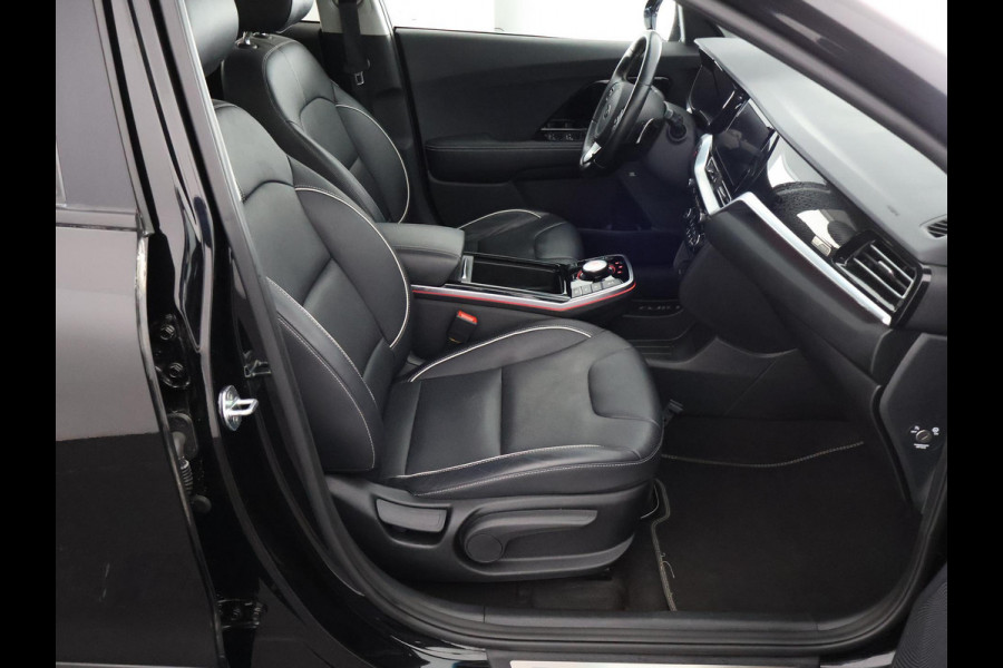 Kia e-Niro ExecutiveLine 64 kWh 1e EIG ACCUTEST 100% BIJNA 2021! 204 PK WLTP 468 KM!! 3-FASE. NAVI.DODEHOEK WARMTEPOMP GARANTIE TOT 12-2030**