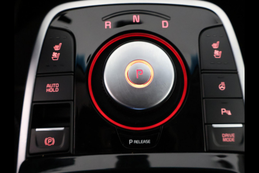 Kia e-Niro ExecutiveLine 64 kWh 1e EIG ACCUTEST 100% BIJNA 2021! 204 PK WLTP 468 KM!! 3-FASE. NAVI.DODEHOEK WARMTEPOMP GARANTIE TOT 12-2030**