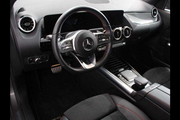 Mercedes-Benz GLA 200 Automaat AMG Line Nieuw model! | Navigatie | Climate Control | Camera | Half leder/alcantara | Led | Electrische achterklep | 19"Lichtmetalen velgen