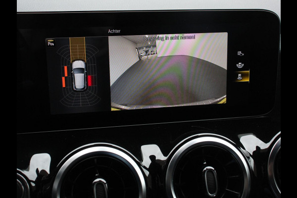 Mercedes-Benz GLA 200 Automaat AMG Line Nieuw model! | Navigatie | Climate Control | Camera | Half leder/alcantara | Led | Electrische achterklep | 19"Lichtmetalen velgen