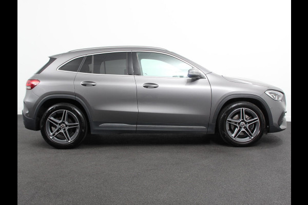 Mercedes-Benz GLA 200 Automaat AMG Line Nieuw model! | Navigatie | Climate Control | Camera | Half leder/alcantara | Led | Electrische achterklep | 19"Lichtmetalen velgen