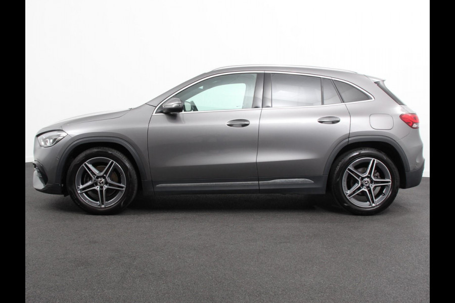 Mercedes-Benz GLA 200 Automaat AMG Line Nieuw model! | Navigatie | Climate Control | Camera | Half leder/alcantara | Led | Electrische achterklep | 19"Lichtmetalen velgen