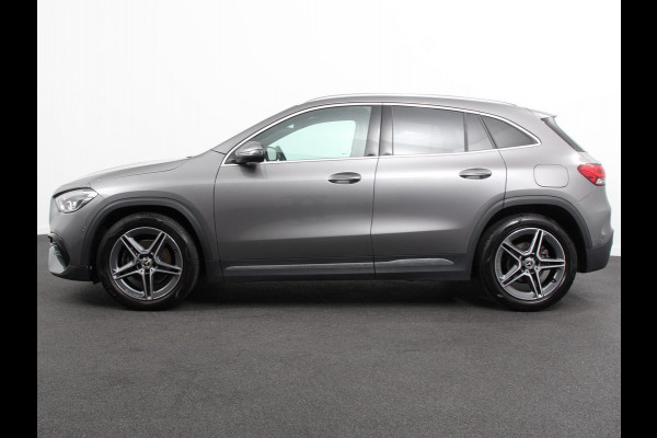 Mercedes-Benz GLA 200 Automaat AMG Line Nieuw model! | Navigatie | Climate Control | Camera | Half leder/alcantara | Led | Electrische achterklep | 19"Lichtmetalen velgen