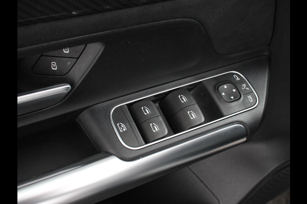 Mercedes-Benz GLA 200 Automaat AMG Line Nieuw model! | Navigatie | Climate Control | Camera | Half leder/alcantara | Led | Electrische achterklep | 19"Lichtmetalen velgen