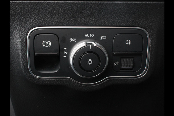 Mercedes-Benz GLA 200 Automaat AMG Line Nieuw model! | Navigatie | Climate Control | Camera | Half leder/alcantara | Led | Electrische achterklep | 19"Lichtmetalen velgen