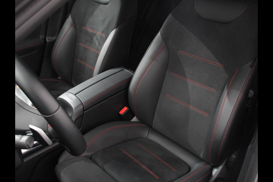Mercedes-Benz GLA 200 Automaat AMG Line Nieuw model! | Navigatie | Climate Control | Camera | Half leder/alcantara | Led | Electrische achterklep | 19"Lichtmetalen velgen