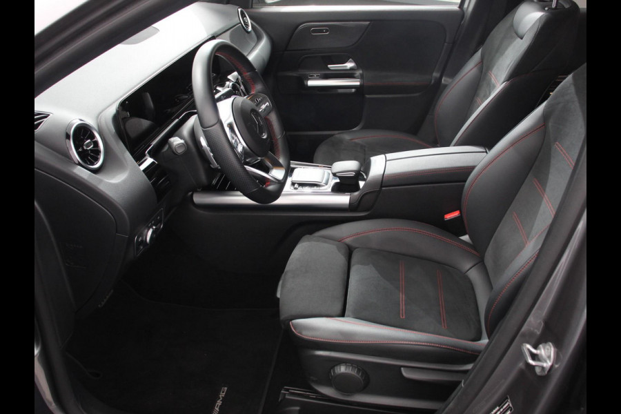 Mercedes-Benz GLA 200 Automaat AMG Line Nieuw model! | Navigatie | Climate Control | Camera | Half leder/alcantara | Led | Electrische achterklep | 19"Lichtmetalen velgen