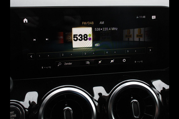 Mercedes-Benz GLA 200 Automaat AMG Line Nieuw model! | Navigatie | Climate Control | Camera | Half leder/alcantara | Led | Electrische achterklep | 19"Lichtmetalen velgen