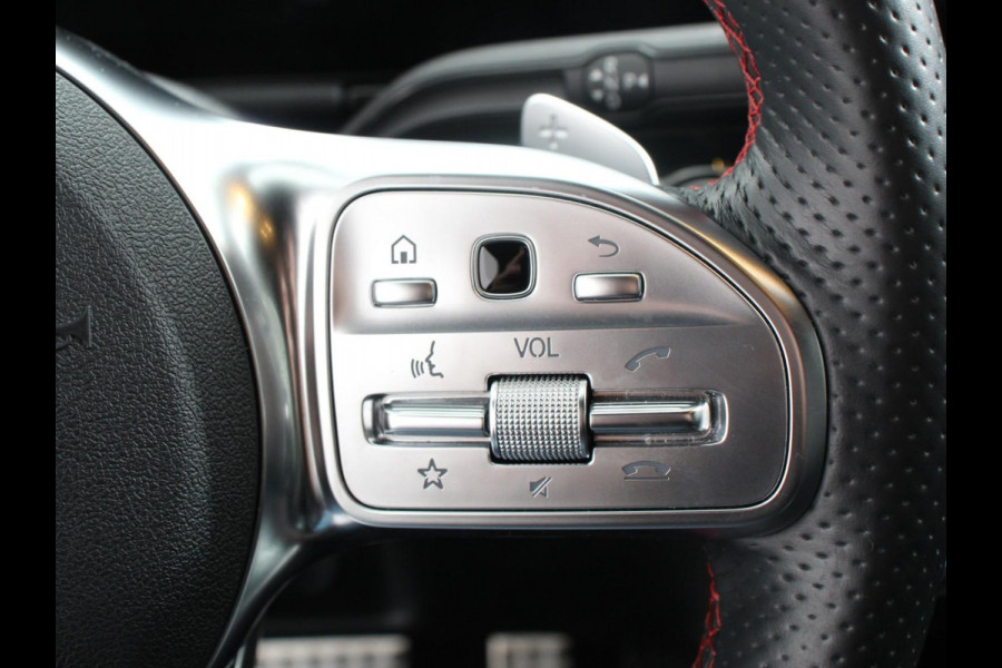 Mercedes-Benz GLA 200 Automaat AMG Line Nieuw model! | Navigatie | Climate Control | Camera | Half leder/alcantara | Led | Electrische achterklep | 19"Lichtmetalen velgen