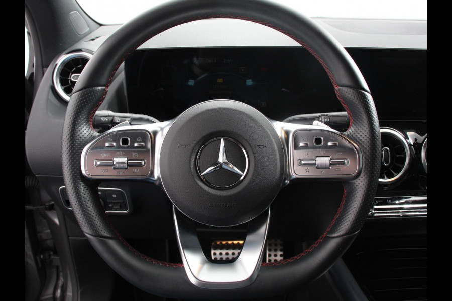 Mercedes-Benz GLA 200 Automaat AMG Line Nieuw model! | Navigatie | Climate Control | Camera | Half leder/alcantara | Led | Electrische achterklep | 19"Lichtmetalen velgen