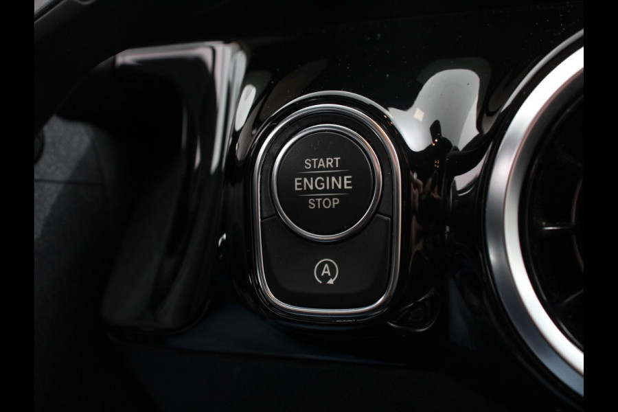 Mercedes-Benz GLA 200 Automaat AMG Line Nieuw model! | Navigatie | Climate Control | Camera | Half leder/alcantara | Led | Electrische achterklep | 19"Lichtmetalen velgen