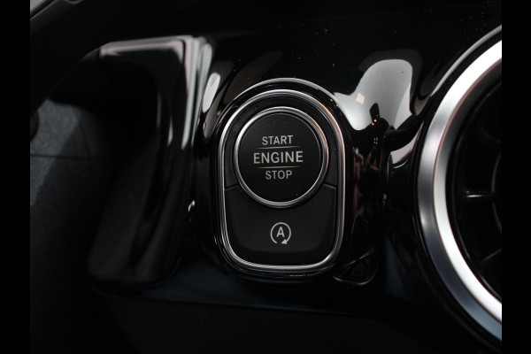 Mercedes-Benz GLA 200 Automaat AMG Line Nieuw model! | Navigatie | Climate Control | Camera | Half leder/alcantara | Led | Electrische achterklep | 19"Lichtmetalen velgen