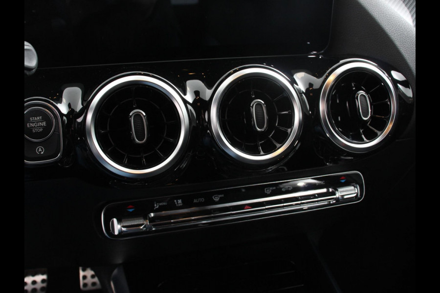 Mercedes-Benz GLA 200 Automaat AMG Line Nieuw model! | Navigatie | Climate Control | Camera | Half leder/alcantara | Led | Electrische achterklep | 19"Lichtmetalen velgen