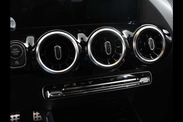 Mercedes-Benz GLA 200 Automaat AMG Line Nieuw model! | Navigatie | Climate Control | Camera | Half leder/alcantara | Led | Electrische achterklep | 19"Lichtmetalen velgen