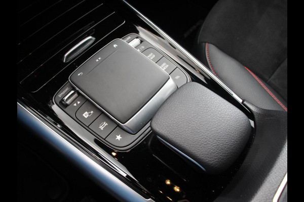 Mercedes-Benz GLA 200 Automaat AMG Line Nieuw model! | Navigatie | Climate Control | Camera | Half leder/alcantara | Led | Electrische achterklep | 19"Lichtmetalen velgen