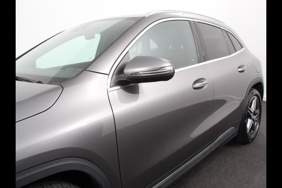 Mercedes-Benz GLA 200 Automaat AMG Line Nieuw model! | Navigatie | Climate Control | Camera | Half leder/alcantara | Led | Electrische achterklep | 19"Lichtmetalen velgen