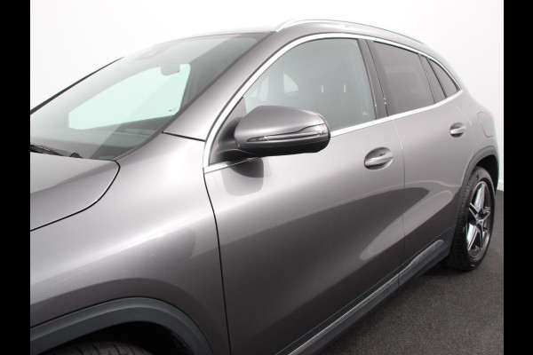 Mercedes-Benz GLA 200 Automaat AMG Line Nieuw model! | Navigatie | Climate Control | Camera | Half leder/alcantara | Led | Electrische achterklep | 19"Lichtmetalen velgen